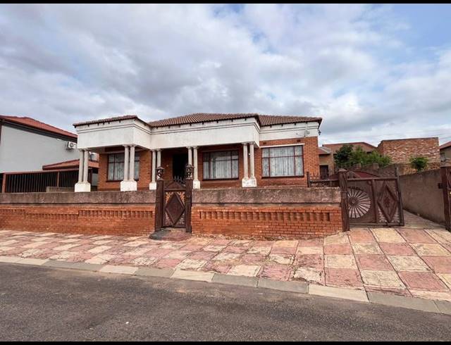 5 BEDROOM HOUSE FOR SALE IN SOSHANGUVE AA